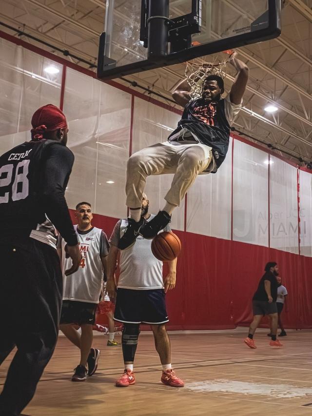 斤后才得以, 斯佩尔曼减, 场均