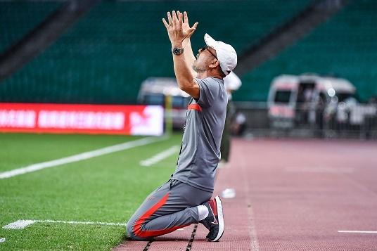 了亲手兑现, 来张外龙的