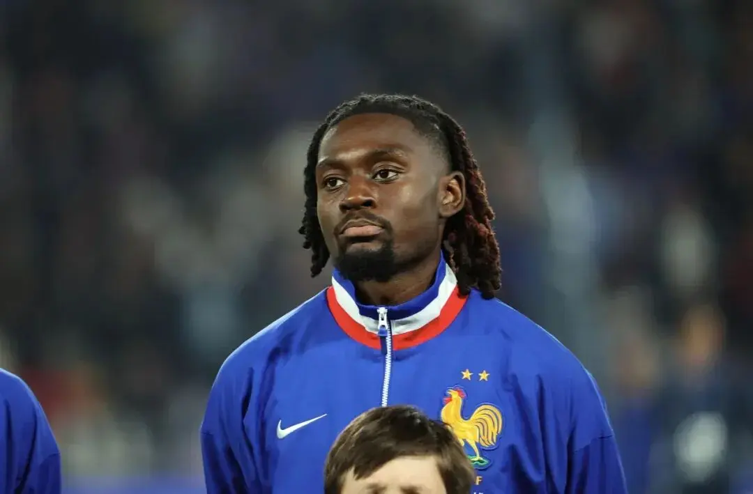 他在过去, 科内脱颖而 他在过去, 科内脱颖而